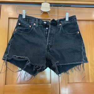 levi’s size 26 black denim distressed jean shorts